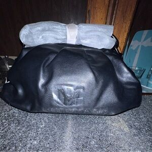 Badgley Mischka NWT Clutch-Wrapped Frame Comes with beautiful detachable chain.